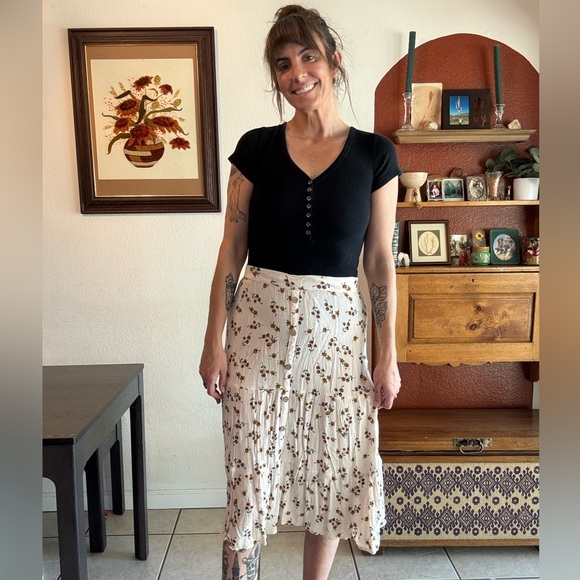 Floral Cream Skirt - Picture 1 of 4